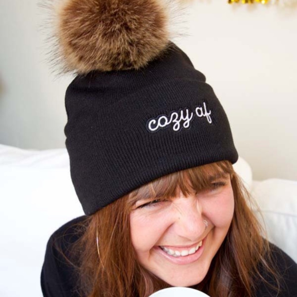 Blk beanie with pom/ Winter hat
